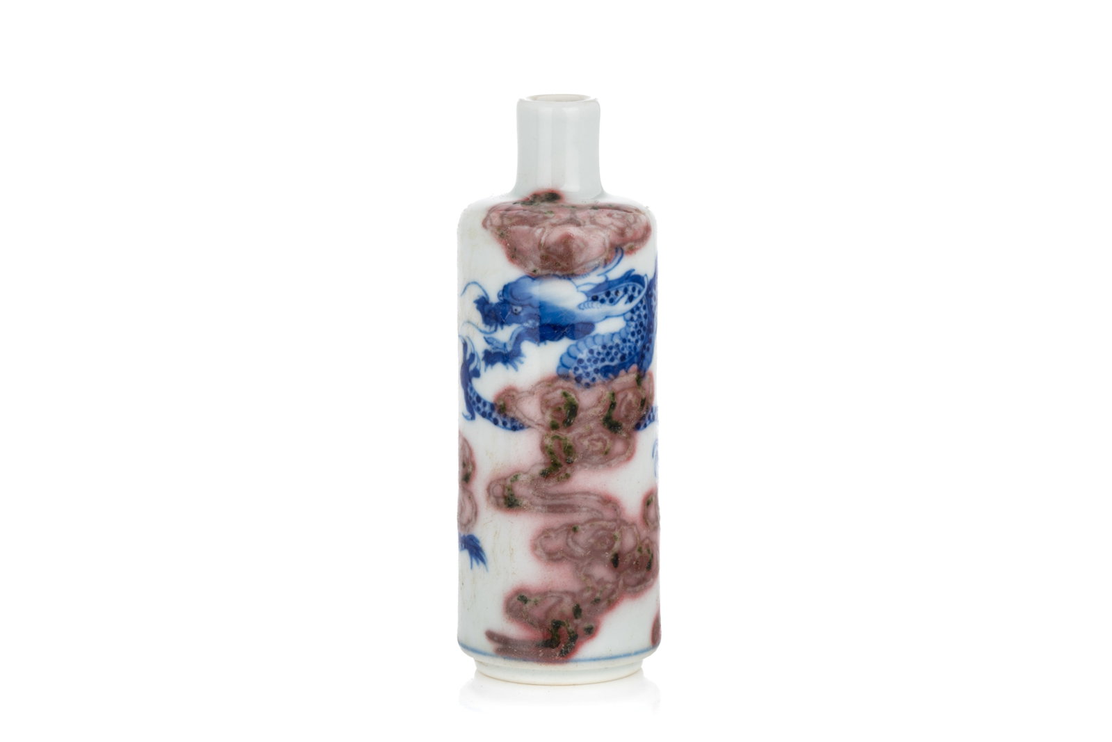IRON RED AND BLUE & WHITE DRAGON SNUFF BOTTLE: Of cylindrical form, decorated with a five-claw dragon amidst vaporous clouds glazed in iron red. Underside unmarked.H. 8.5 cm