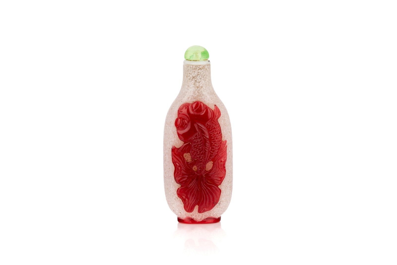 RED OVERLAY SNOWFLAKE GLASS GOLDFISH SNUFF BOTTLE (1 of 6)