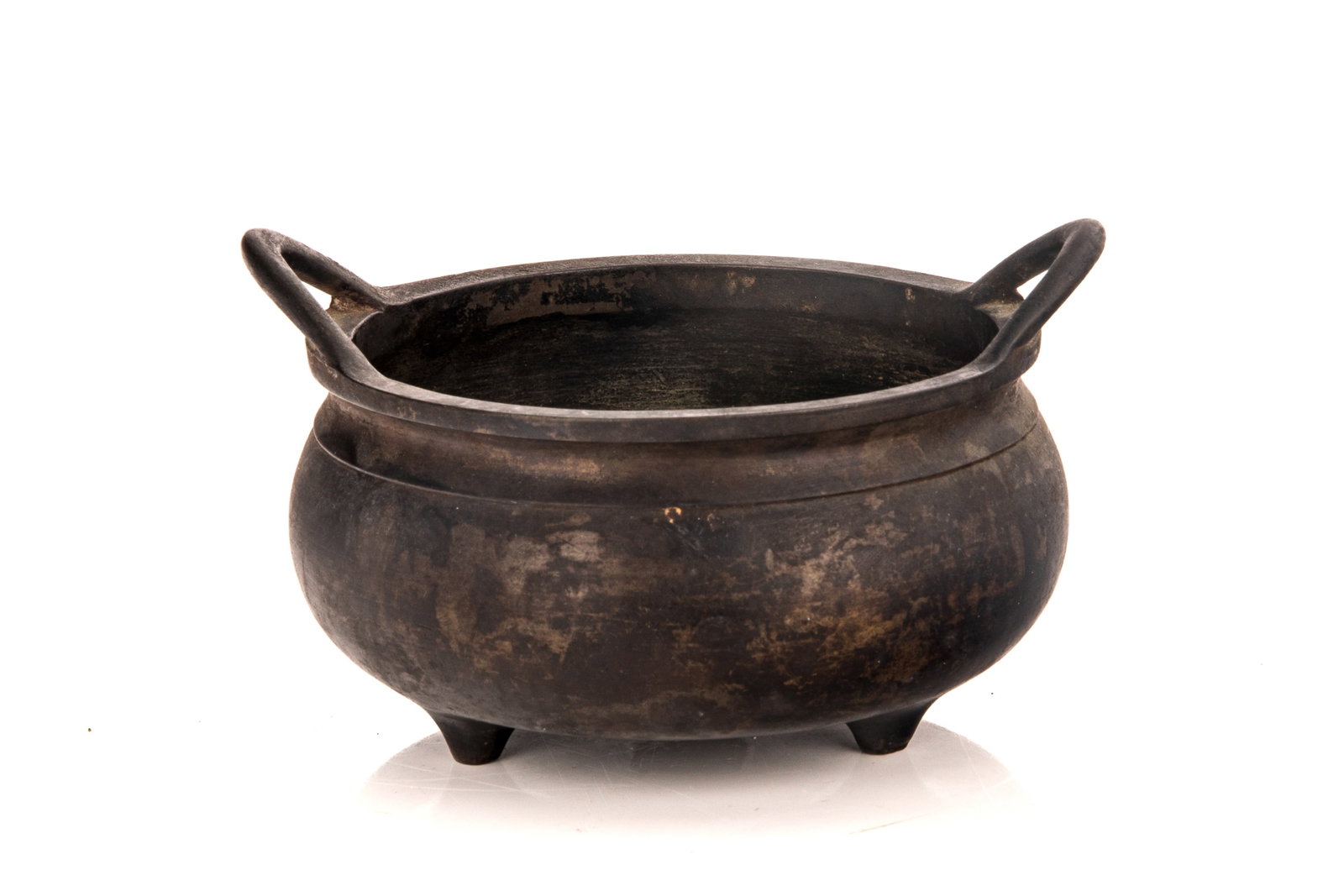 CHINESE TWO HANDLE TRIPOD BRONZE CENSER: Of compressed globular form raised on three legs, with two handles. Six-character Xuande mark to the underside. Dia. (across handles): 15.5 cm (6 in.)