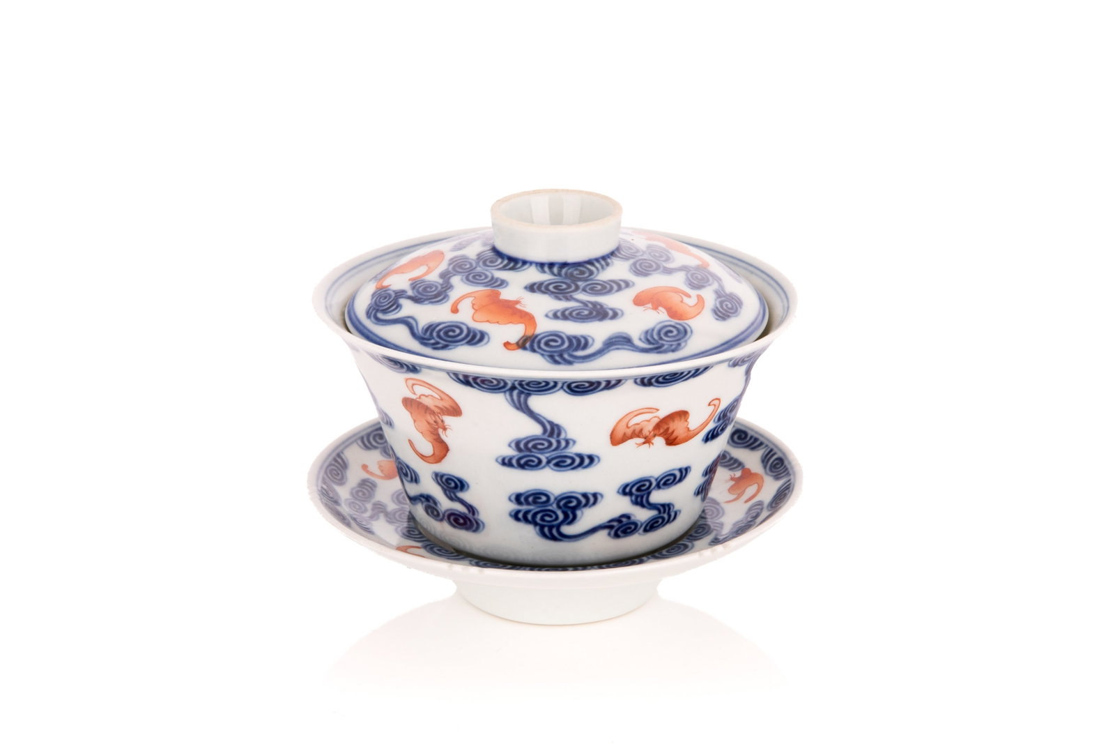 IRON-RED DECORATED BLUE AND WHITE BAT TEA BOWL (1 of 6)
