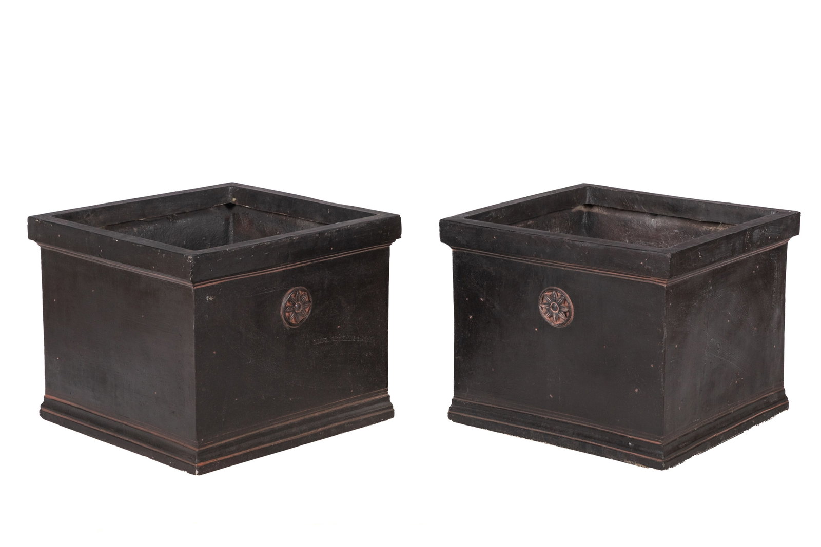 PAIR OF BLACK COMPOSITE SQUARED GARDEN URNS: H 17in x W 22in x D 22in