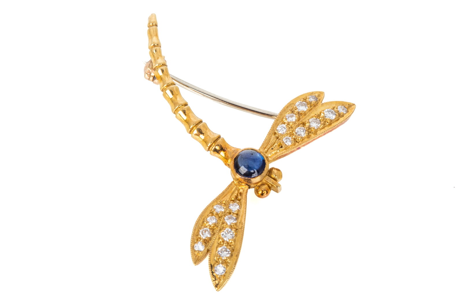 18K GOLD DRAGONFLY SAPPHIRE BROOCH 3.6g: 18K yellow and white gold dragonfly brooch measuring 28.1mm long by 29.4mm wide, equipped with round hinge and roll lock with white gold brooch pin. Featuring 1 round cabochon cut natural blue
