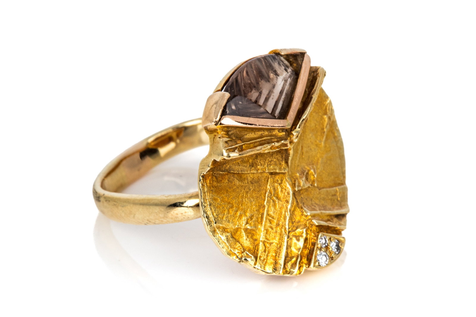 14K FANTASY-CUT SMOKY QUARTZ & DIAMOND RING 13.5g: Custom made 14K yellow gold artisan ring measuring 24mm wide by 7.3mm tall. Featuring a fantasy-cut smoky quartz (broken) accented by 3 petite round brilliant cut diamonds. Size 9 (approximate) 12.5