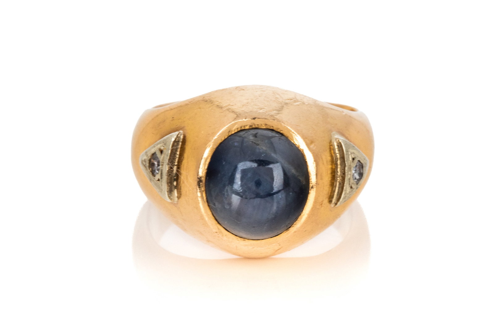 18K STAR SAPPHIRE & DIAMOND RING 13.6g: 18K yellow and white gold ring measuring 14mm wide by 8mm tall. Featuring 1 oval grey blue star sapphire with moderately-defined 6-ray star. Accented by 2 round single cut diamonds. Size 6 13.6 grams
