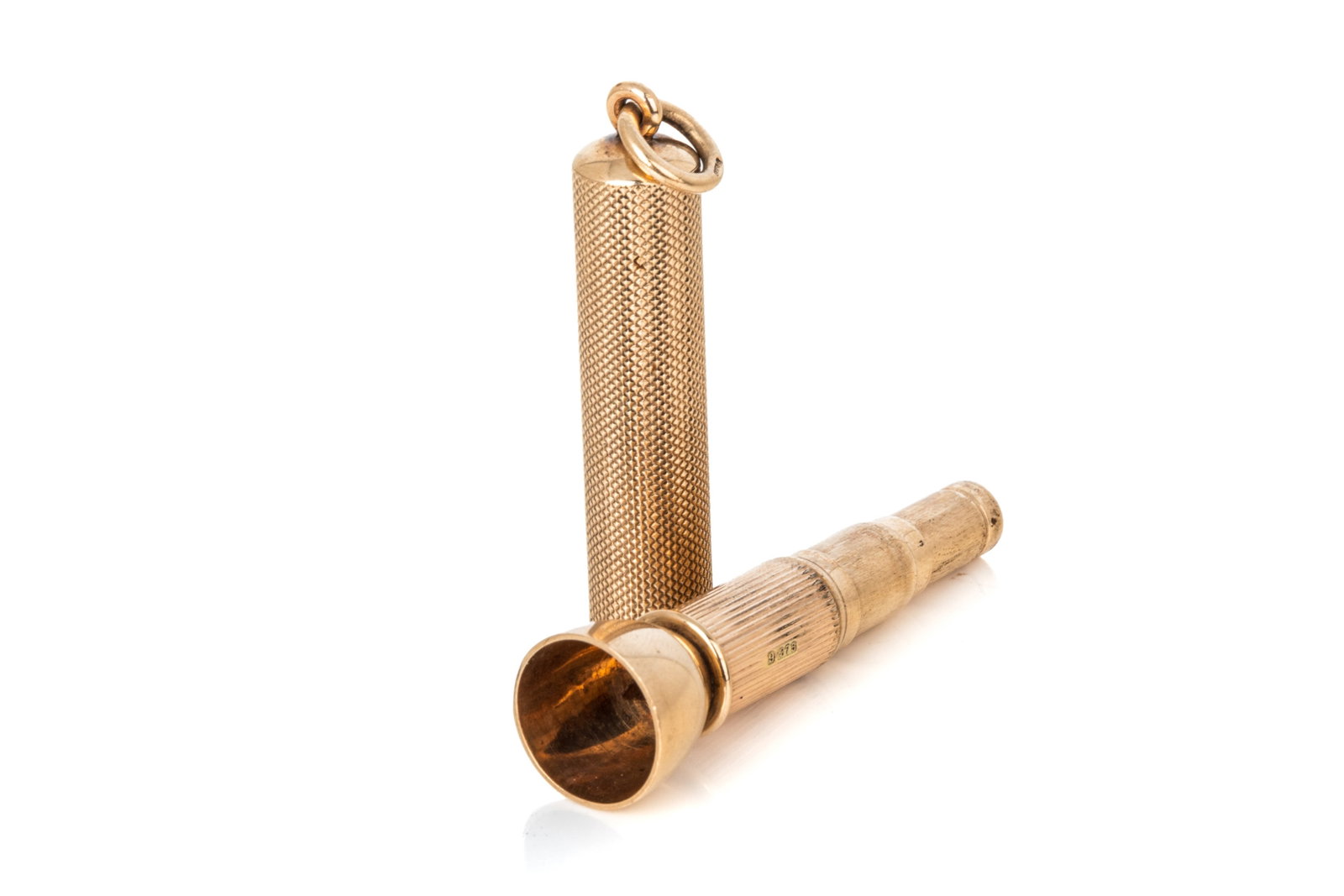 9K YELLOW GOLD ASPREY LONDON CIGAR PUNCH 13.1g: 9K yellow gold British-made cigar punch measuring 62.8mm long (with ring) by 9.5mm wide (at grip) made by Asprey London, dated 1937. 9K yellow gold punch pulls out of protective case. Telescopic sprin