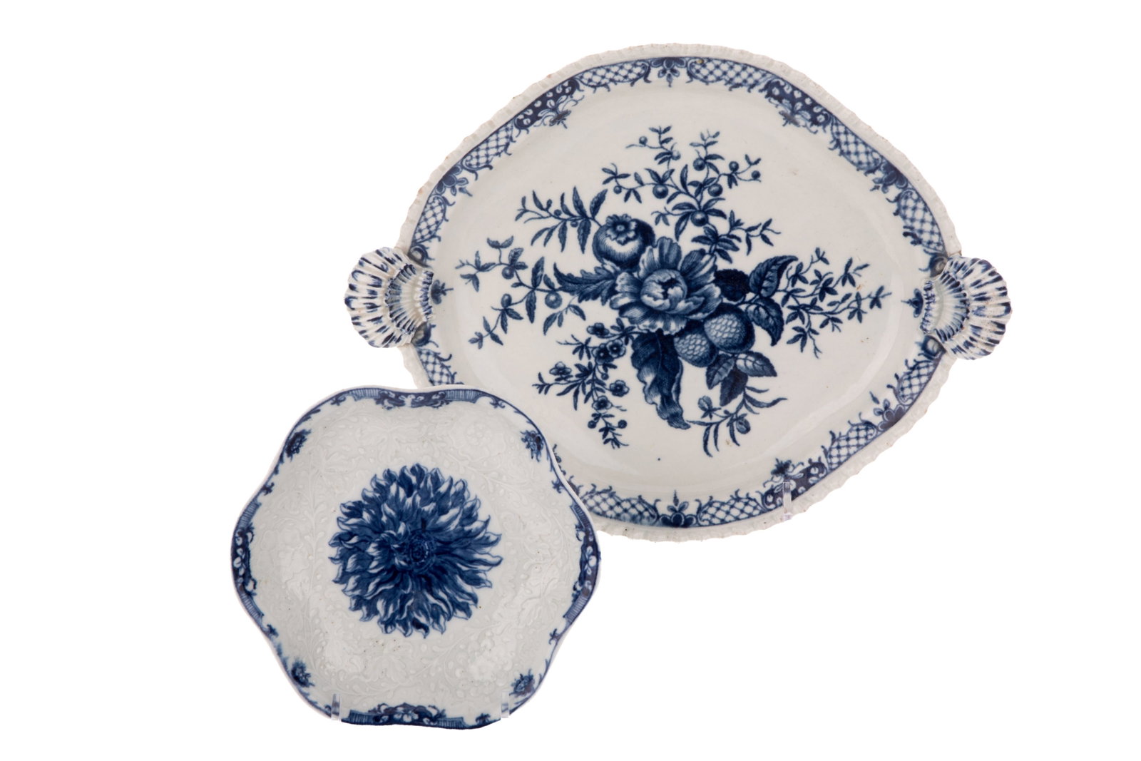 TWO 18th C PC BLUE & WHITE WORCESTER PORCELAIN: An 18th-century Worcester porcelain lobed dessert plate and serving platter pair, both decorated in underglaze cobalt blue. The lobed dessert plate features a prominent central Japanese blossom motif