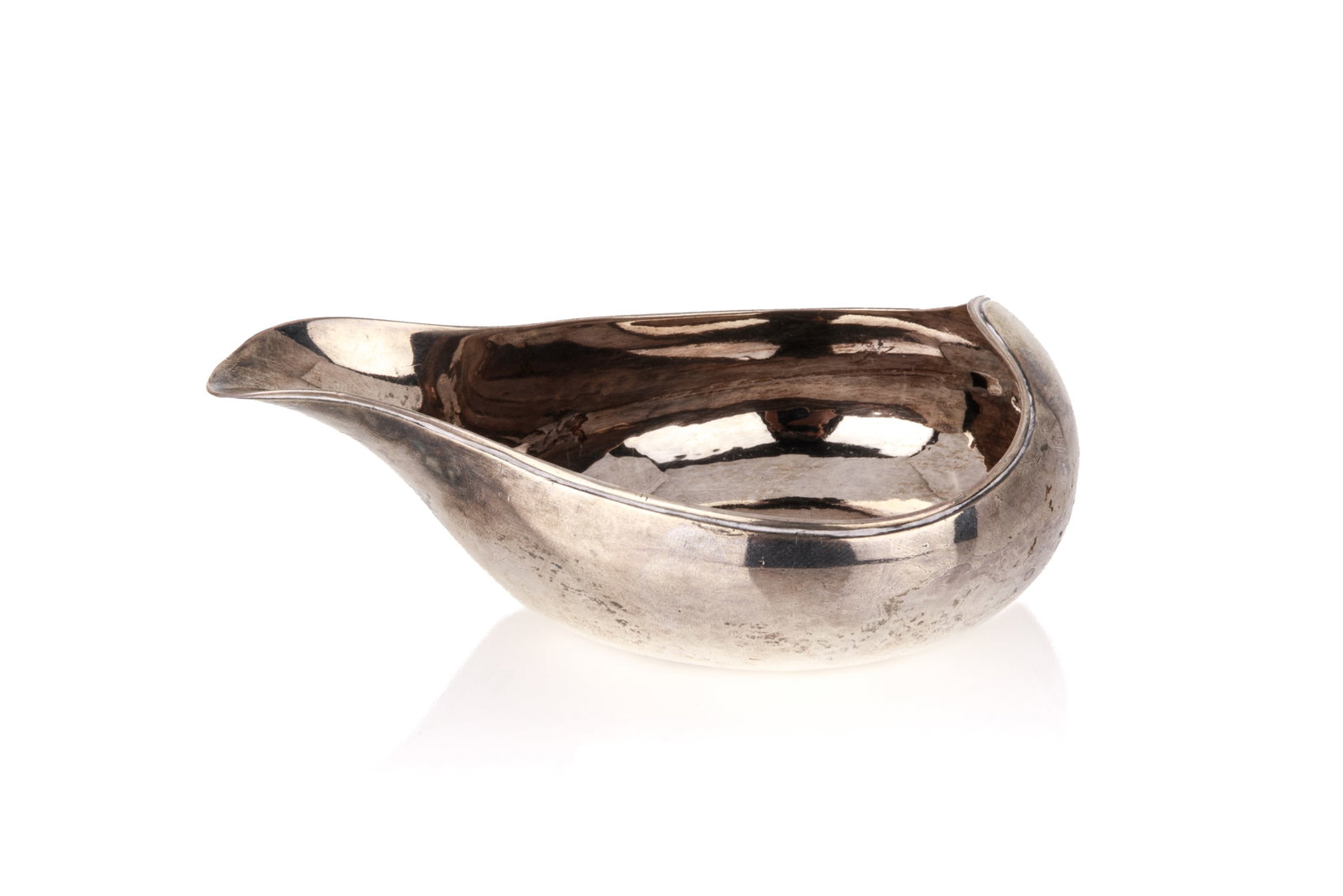 A GEORGE III STERLING SILVER PAP BOAT, 57g: The plain oval body featuring a pouring lip. Hallmarked London, Late 18th/Early 19th Century. Weight 57grams L. 4 1/2in (11.3cm)