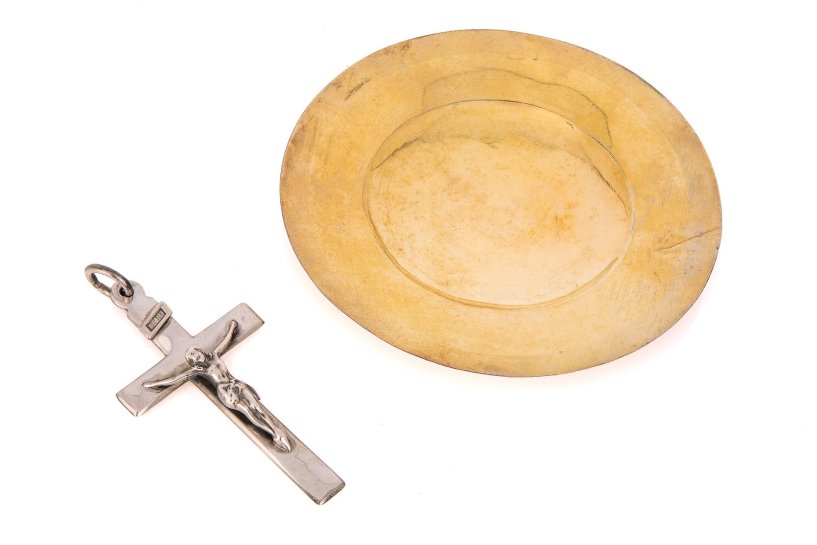 CANADIAN RELIGIOUS SILVER OBJECTS 93g: Two 19th century Canadian silver religious items, including a silver gilt paten by Paul Morin, and silver pectoral crucifix. Total weight 91 grams Diameter of paten 5 in 13 cm Height of crucifix 3.5 i
