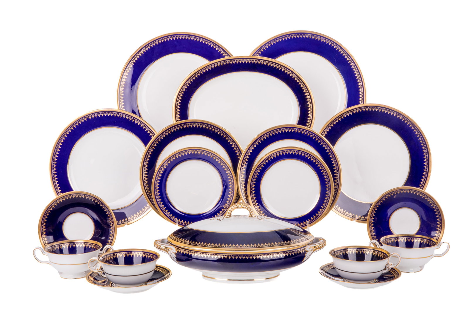 51 PCS 2939 'ARCADIA' SPODE PORCELAIN: Set of Spode dinnerware featuring a rich cobalt blue border with heavy 24-karat gold detailing and a crispy white centre. Stamped with 'Spode Copelands China England' on the bottom. Includes 8 porcela