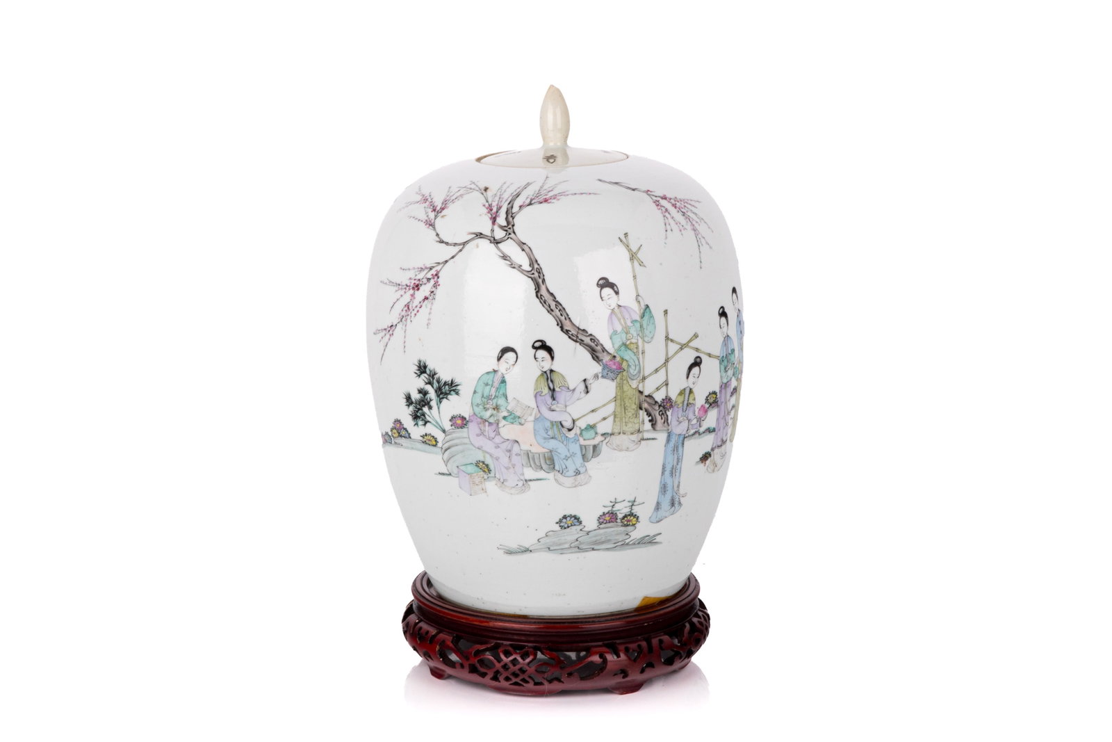 CHINESE FAMILLE ROSE JAR: A large Chinese Famille Rose porcelain jar, featuring an ovoid body and a gently domed matching cover with a pointed finial. One side of the exterior is delicately hand-painted with a narrative court 
