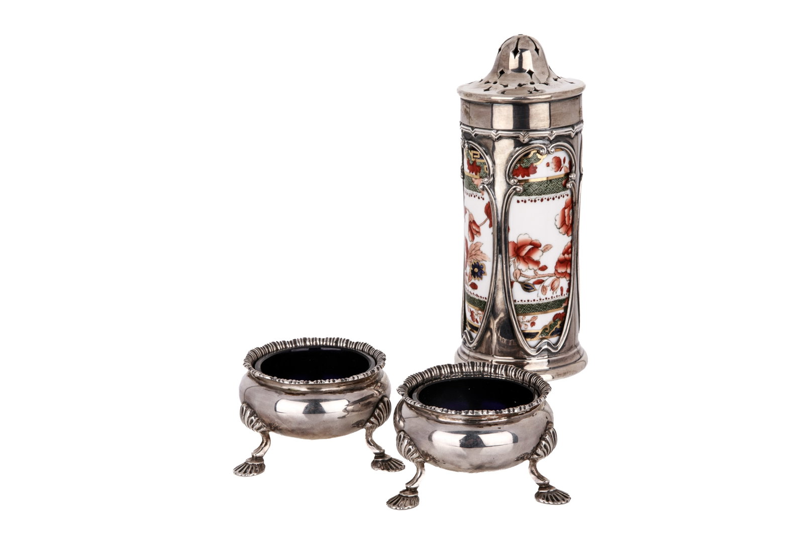 GROUP OF THREE ENGLISH SILVER TABLE ARTICLES, 292g: Includes a set of 2 salt cellars with removable glass inserts, maker's mark of Edward Barnard & Sons Ltd, London, 1960, retailed by James Robinson Inc.; 1 George V sterling silver-mounted porcelain