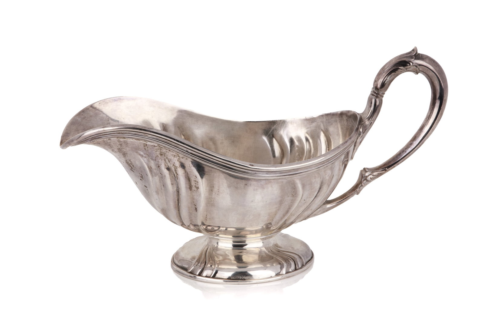 SILVER GRAVY BOAT, 245g: A silver gravy boat with a leaf-capped scrolling handle. Weight 245grams L. 9 3/4in x H. 5 1/2in (24.8cm x 14cm)