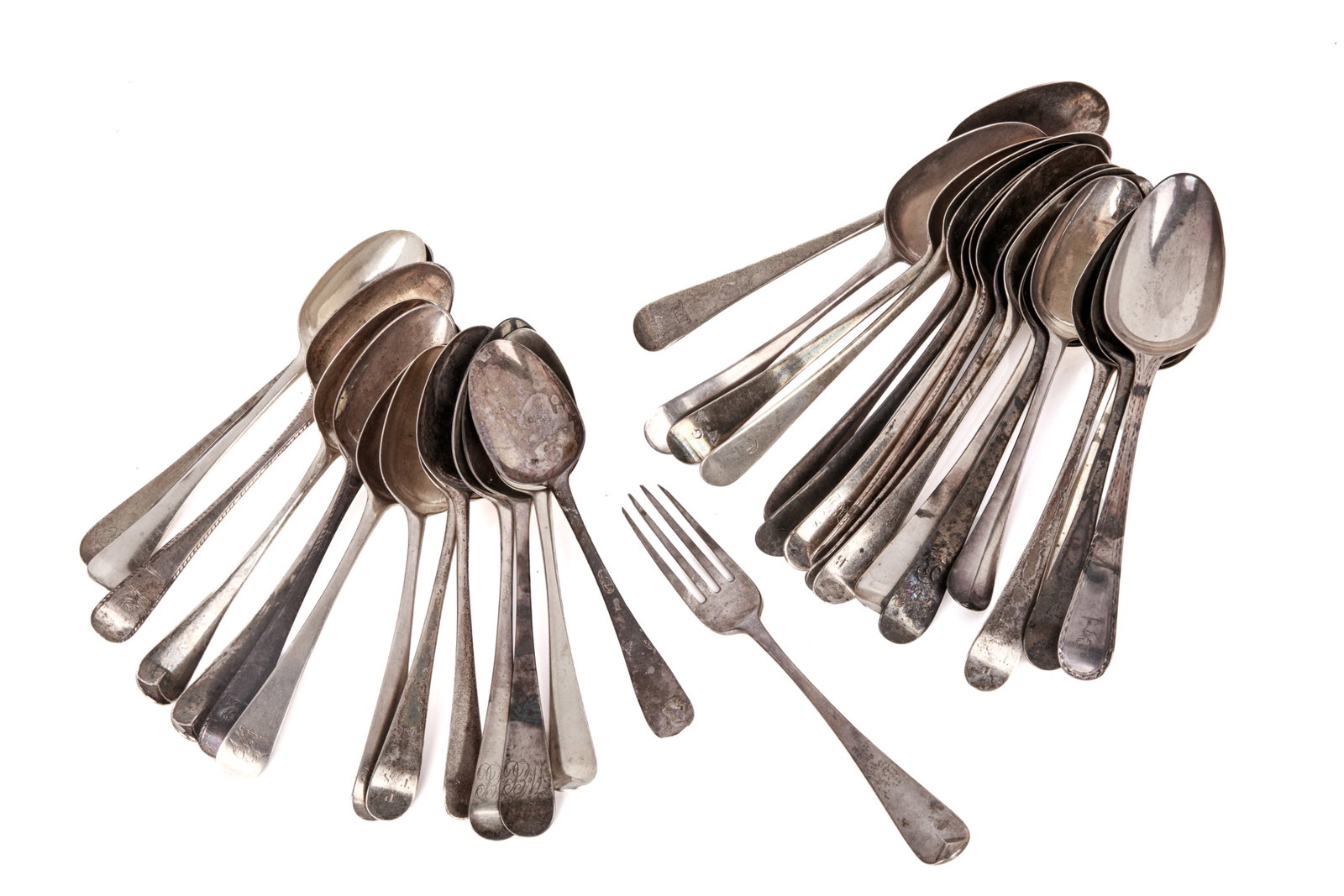32pcs,COLLECTION OF GEORGIAN SILVER FLATWARE,1887g: A collection of 32 pieces of Georgian silver flatware, marked for London, dating from 1779 to 1821. Comprising 6 pairs of serving spoons; 19 individual serving spoons, some with various engraved