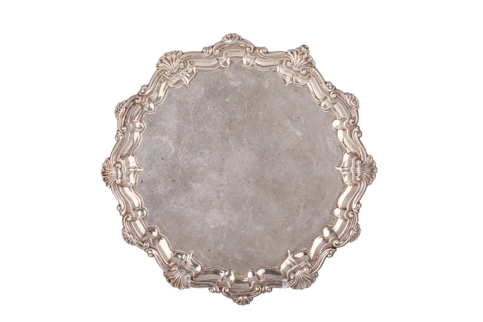EDWARDIAN SILVER FOOTED WAITER, 189g: Circular form with a scalloped rim and cast scrollwork detail, raised on three feet. Hallmarked Birmingham, 1903, maker Barker Brothers. Weight 189grams Dia. 7 1/4in (18.5cm)