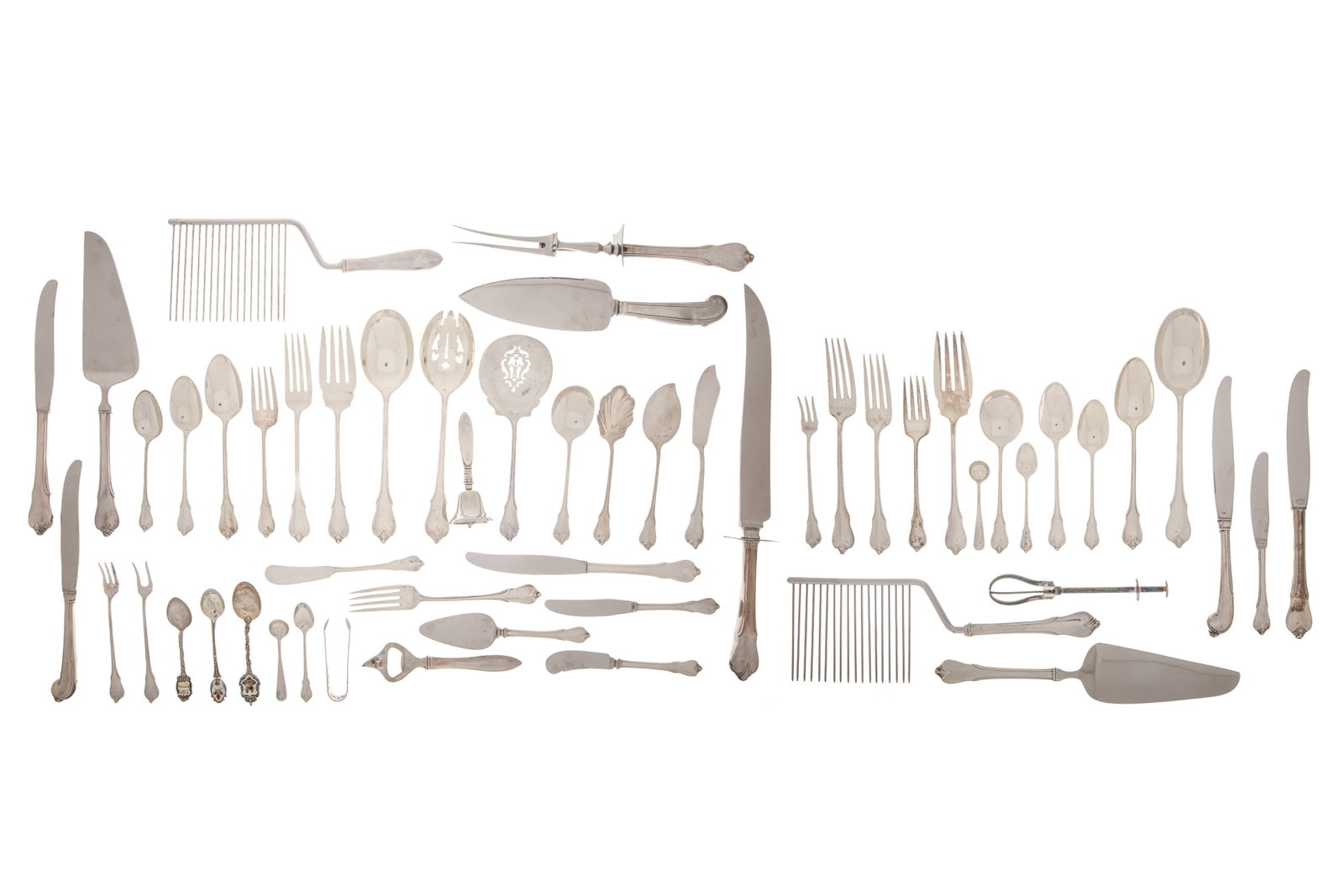 189 pc. LARGE SET WALACE SILVER FLATWARE, 4918g: Wallace Grand Colonial sterling silver flatware set. Includes 8 Queen Anne style place knives; 12 luncheon knives; 12 dinner knives; 12 butter spreaders; 1 master butter spreader; 1 large roast