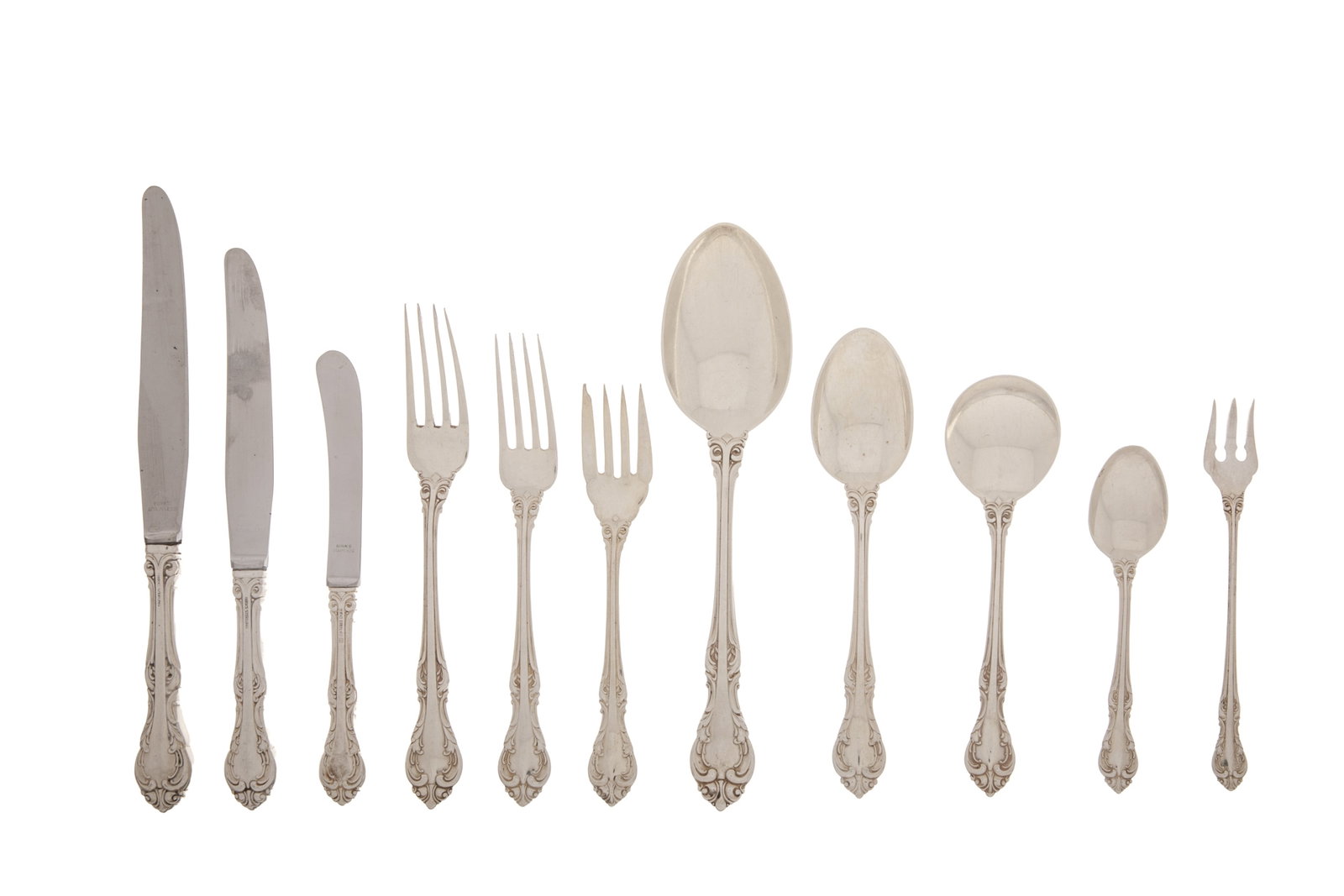 105pc.BIRKS 'LAURENTIAN' SILVER FLATWARE SET,2970g: Including 12 dinner forks, 10 luncheon forks, 12 salad forks, 1 seafood fork, 4 serving spoons, 12 dessert spoons, 7 cream soup spoons, 12 teaspoons, 11 dinner knives (silver handles, not weighed),