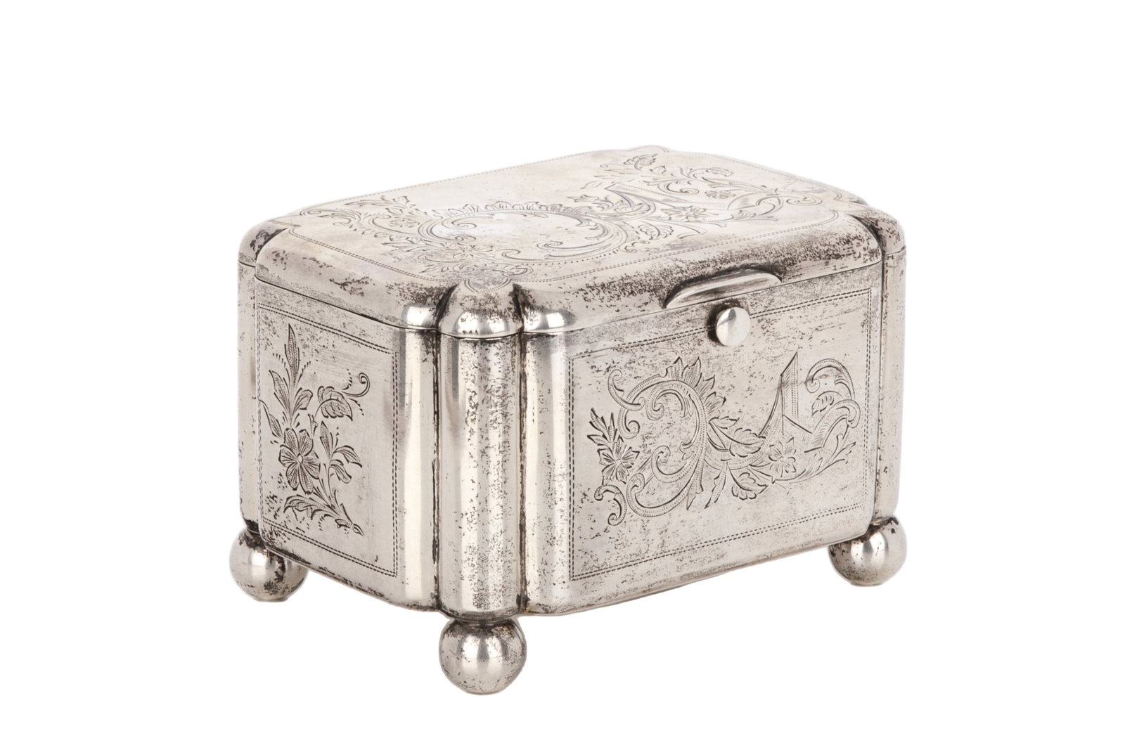 19th C RUSSIAN JUDAICA SILVER ETROG BOX, 476g: A silver box with a hinged lid and classic bun feet, with a floral scrollwork motif, Russian makers mark, 19th C.Weight 476 grams H. 3 1/2in x W. 5 1/2in x D. 4 1/4in (9cm x 14cm x 11cm)