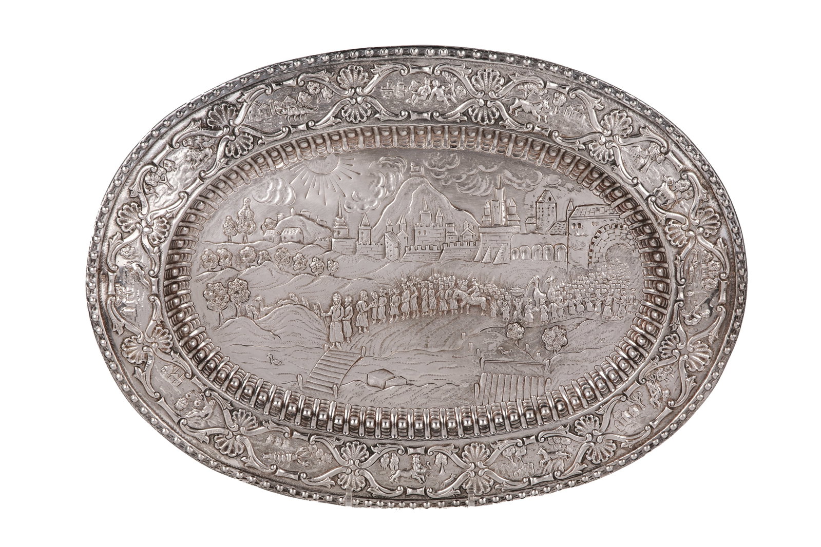 19th C AUSTRIAN SILVER CHALLAH TRAY PLATTER, 569g: Embossed body depicting the Judaica motif: exodus and battle from the gates of Jerusalem, zodiac border, Vienna hallmarks, dated 1813.W 34 1/2cm (13 1/2in) 569g