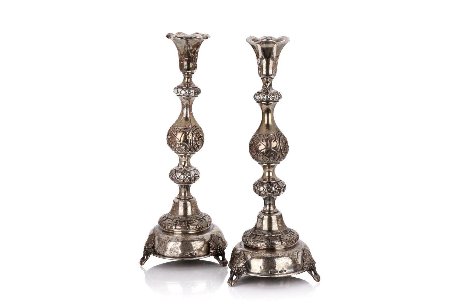 PAIR OF RUSSIAN SILVER SHABBAT CANDLESTICKS, 606g (1 of 4)