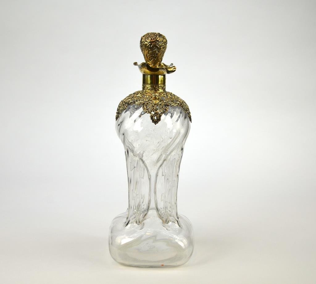 QUATREFOIL DECANTER W/ ENGLISH SILVER GILT MOUNTS: repousse stopper and four spout shouldered collar by Henry Matthews, Birmingham, 1903. H. 30 cm. (12 in.)