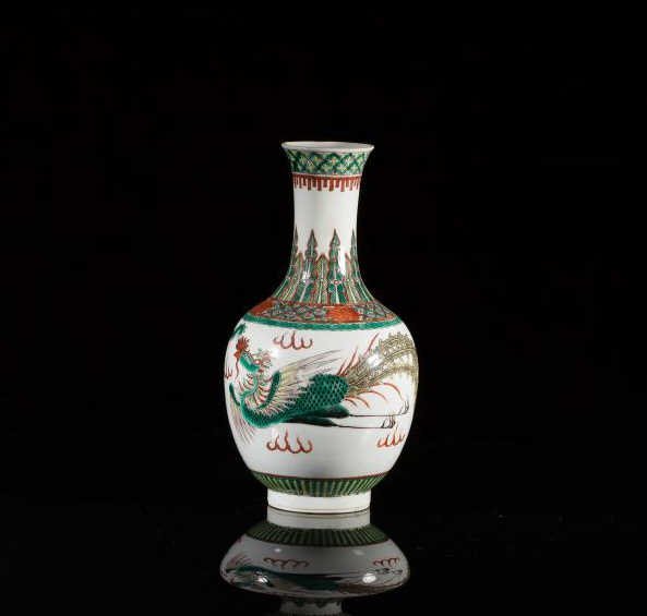 19th C FAMILLE VERTE PORCELAIN VASE: Kangxi-style decoration with five-clawed dragon and a phoenix. Six-character Kangxi mark to base. H. 22.7cm (8 7/8 in.)