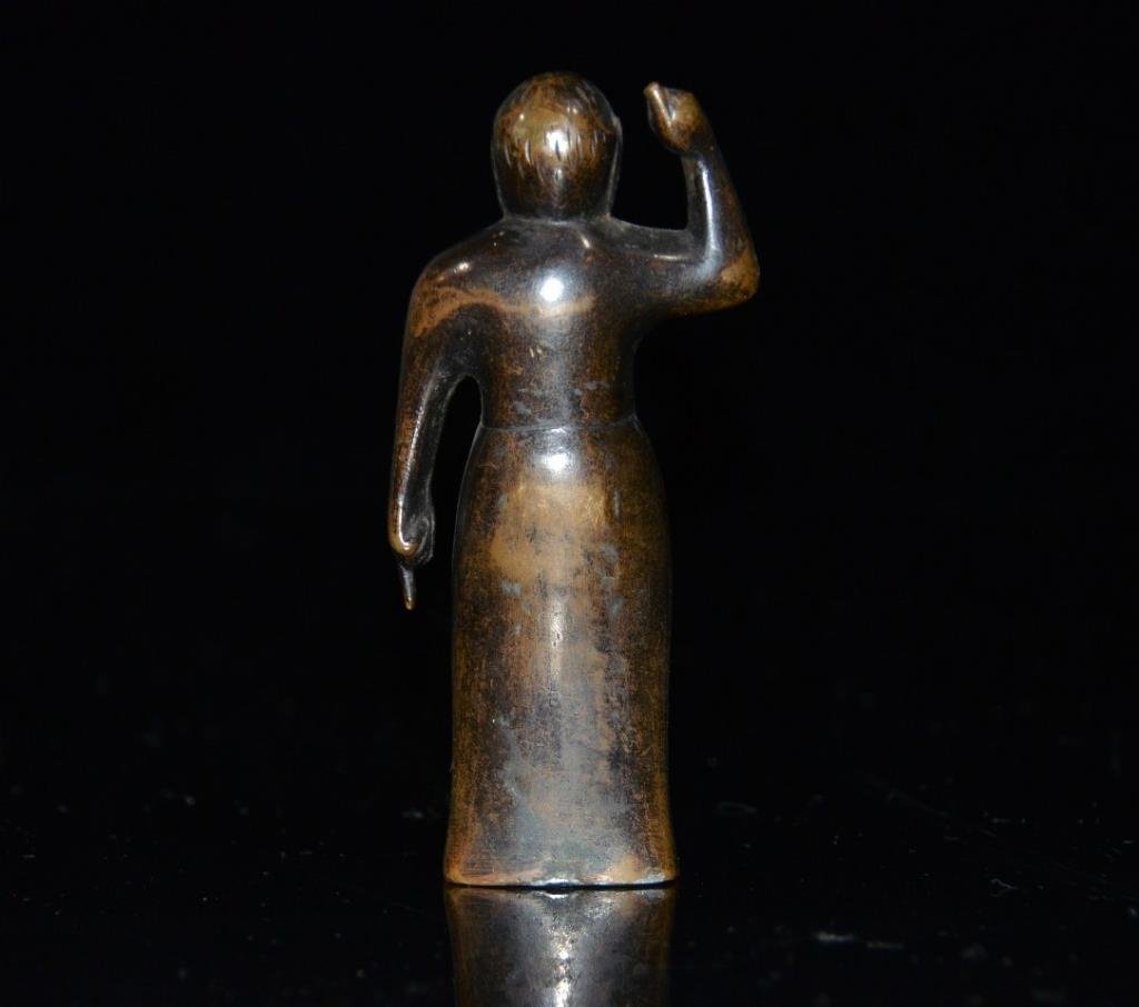 JAPANSE BRONZE INFANT SAKYAMUNI BUDDHA: 19th century Edo period. W. of dish 25.7cm (10 1/8 in.), H. of Buddha 11.7cm (4 5/8 in.)