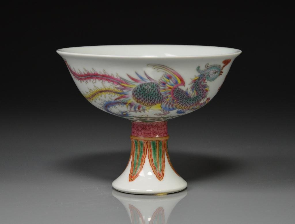 FAMILLE ROSE PORCELAIN STEM CUP: Decorated with phoenix and dragon, six character mark to base. H. 11cm (4 3/8 in.)