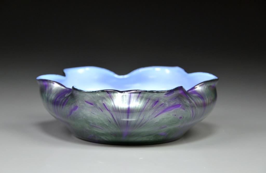 LOETZ CASED TITANIA GLASS BOWL: Rare scalloped body, exterior in purple and green, interior cased in periwinkle blue, Dia 16.5 cm (6 1/2 in.)