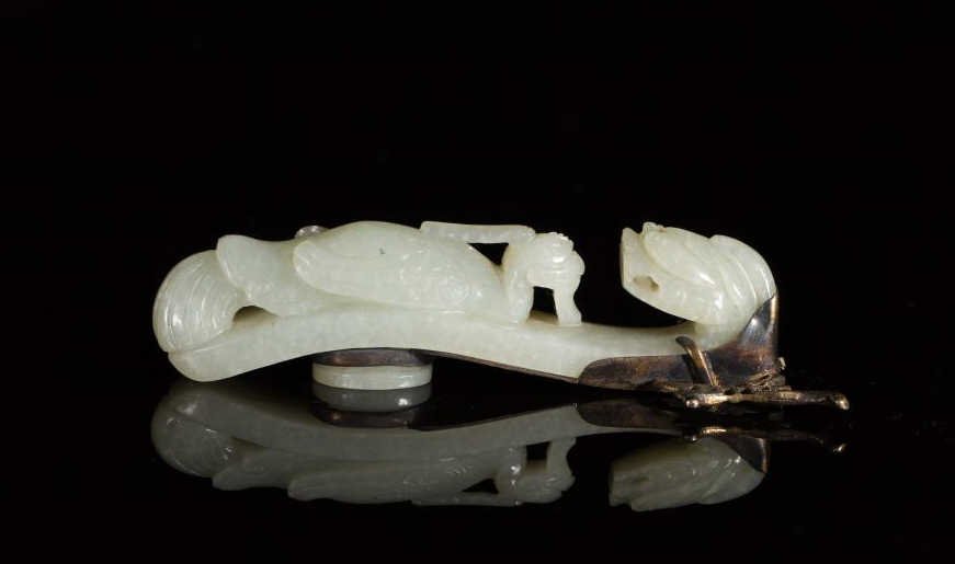 CHINESE LIGHT CELADON JADE BELT HOOK (1 of 9)