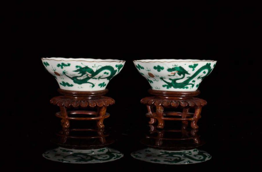 FINE PAIR OF CHINESE GREEN ENAMELED DRAGON BOWLS (1 of 10)