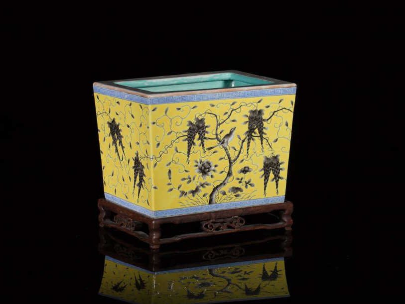 YELLOW GROUND DAYAZHAI STYLE PORCELAIN PLANTER (1 of 10)