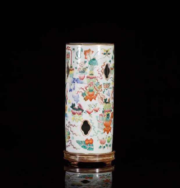 CHINESE FAMILLE ROSE PORCELAIN HAT STAND (1 of 2)