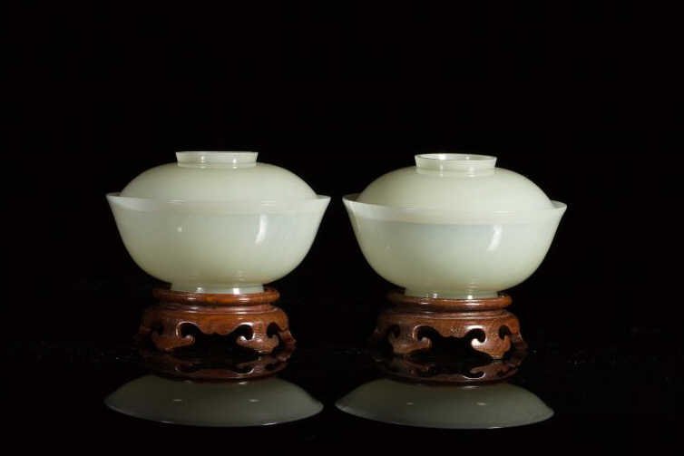 FINE PAIR OF LIGHT CELADON JADE COVERED BOWLS (1 of 10)
