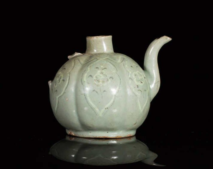 KOREAN INLAID CELADON STONEWARE EWER (1 of 10)