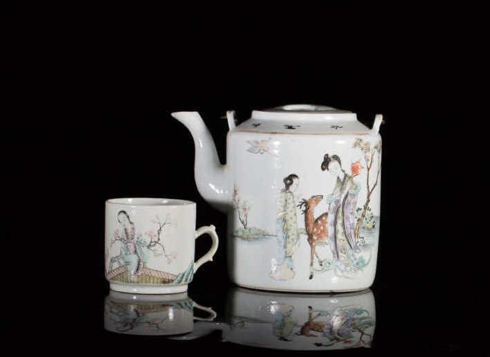 LATE 19TH C FAMILLE ROSE PORCELAIN TEA POT & CUP (1 of 2)