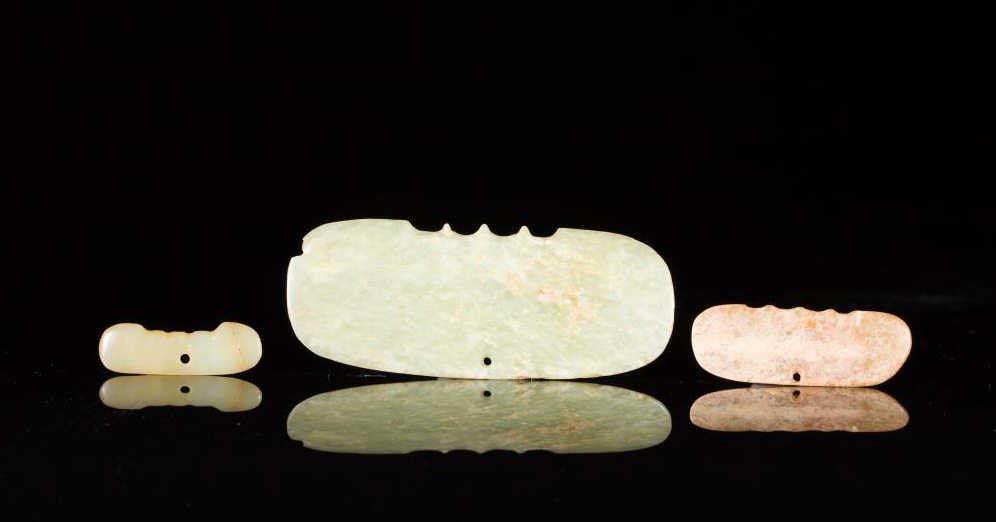 THREE EARLY CHINESE JADE TOOTHED PENDANTS (1 of 10)