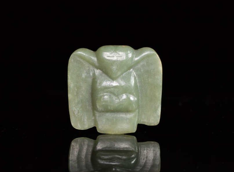 CHINESE GREEN JADE FIGURE OF A BIRD (1 of 10)