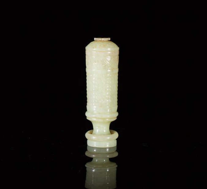 CHINESE CELADON JADE COVERED VASE (1 of 1)