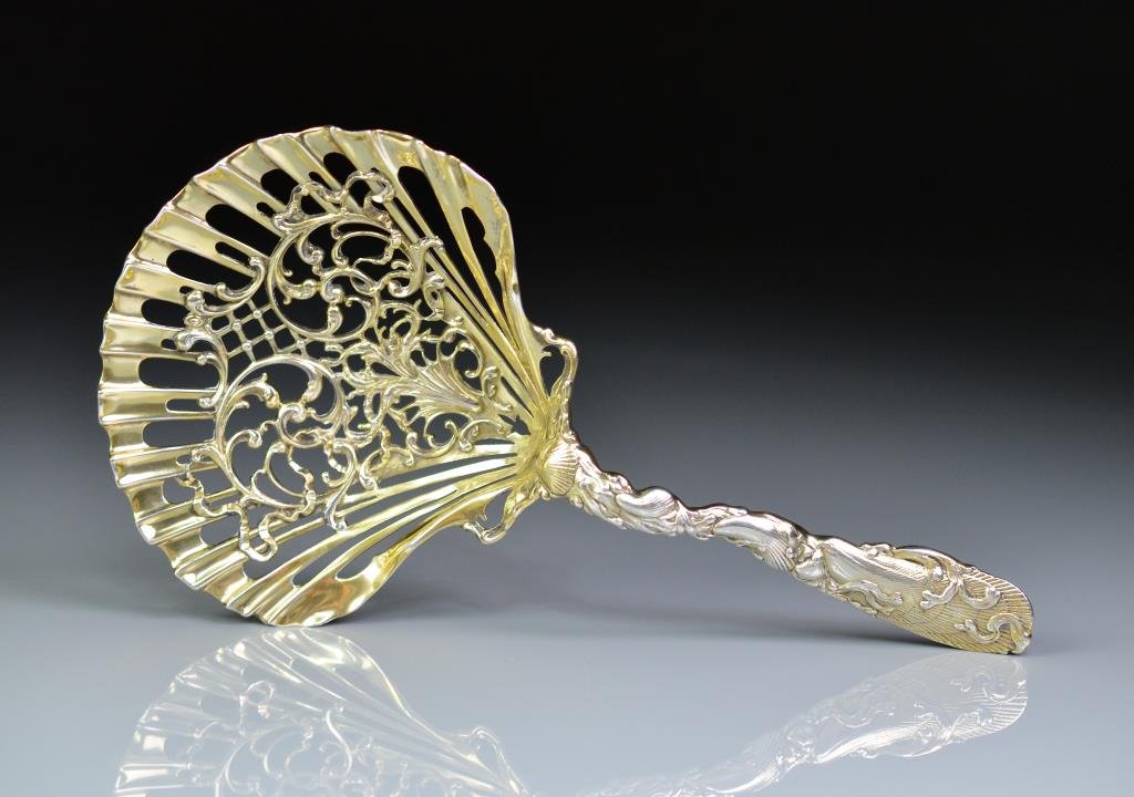 WHITING STERLING SILVER SHELL SERVING SPOON (1 of 6)