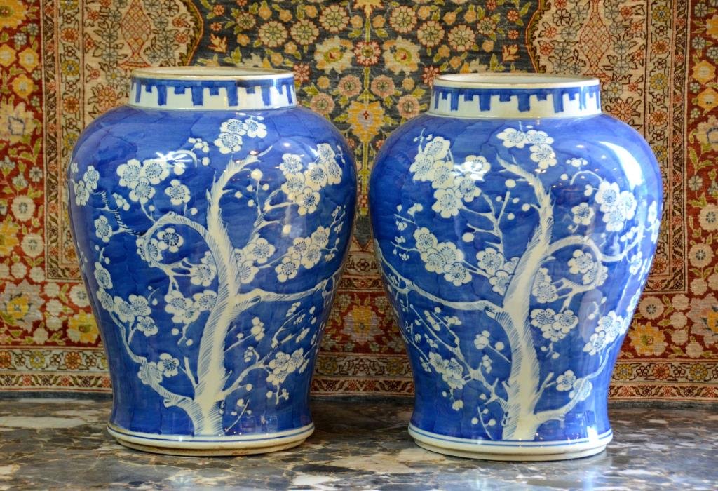PAIR OF CHINESE BLUE AND WHITE PORCELAIN JARS (1 of 3)