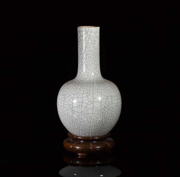 Chinese Ge-Ware Crackle Glazed Porcelain Vase (1 of 10)