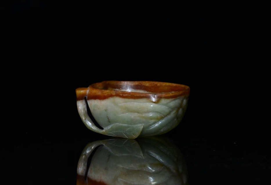 FINELY CARVED CHINESE GREEN JADE BRUSH WASHER (1 of 10)