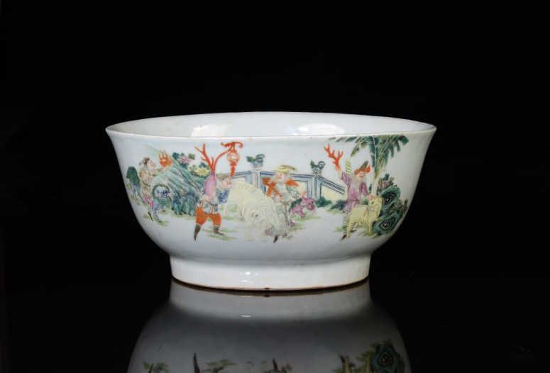 19TH C CHINESE FAMILLE ROSE PORCELAIN PUNCH BOWL (1 of 10)