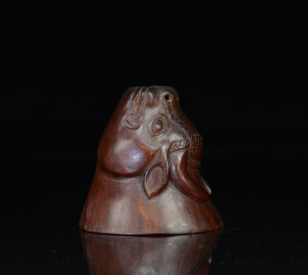 CHINESE CARVED HORN STIRRUP CUP (1 of 9)