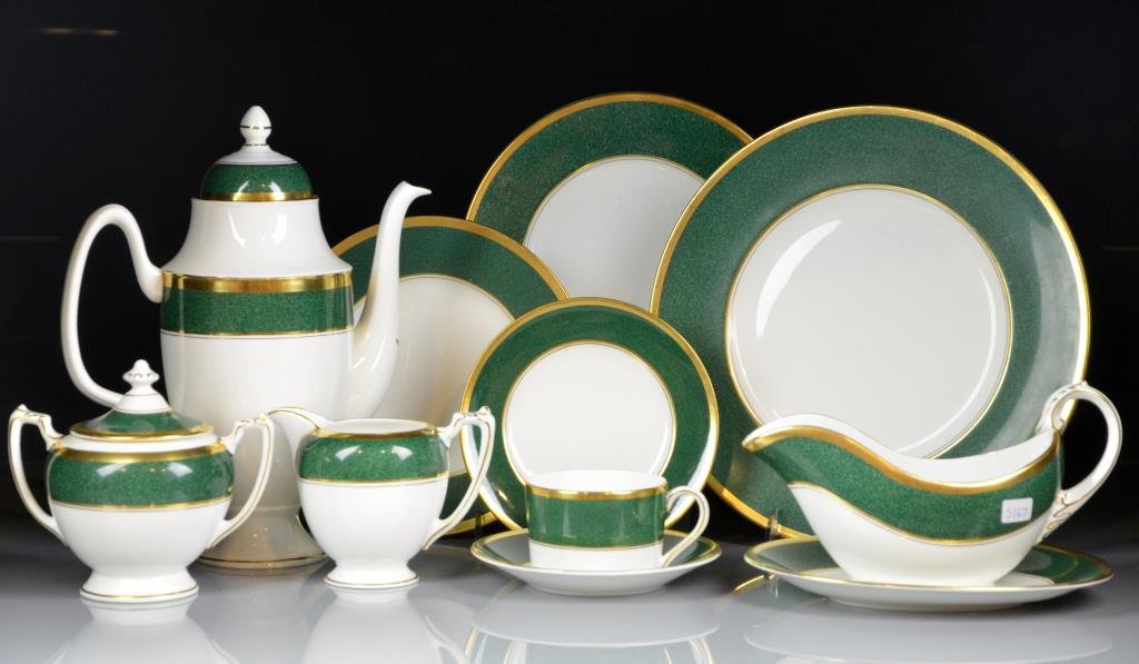 COALPORT ALTHONE-GREEN PORCELAIN DINNERWARE (1 of 1)
