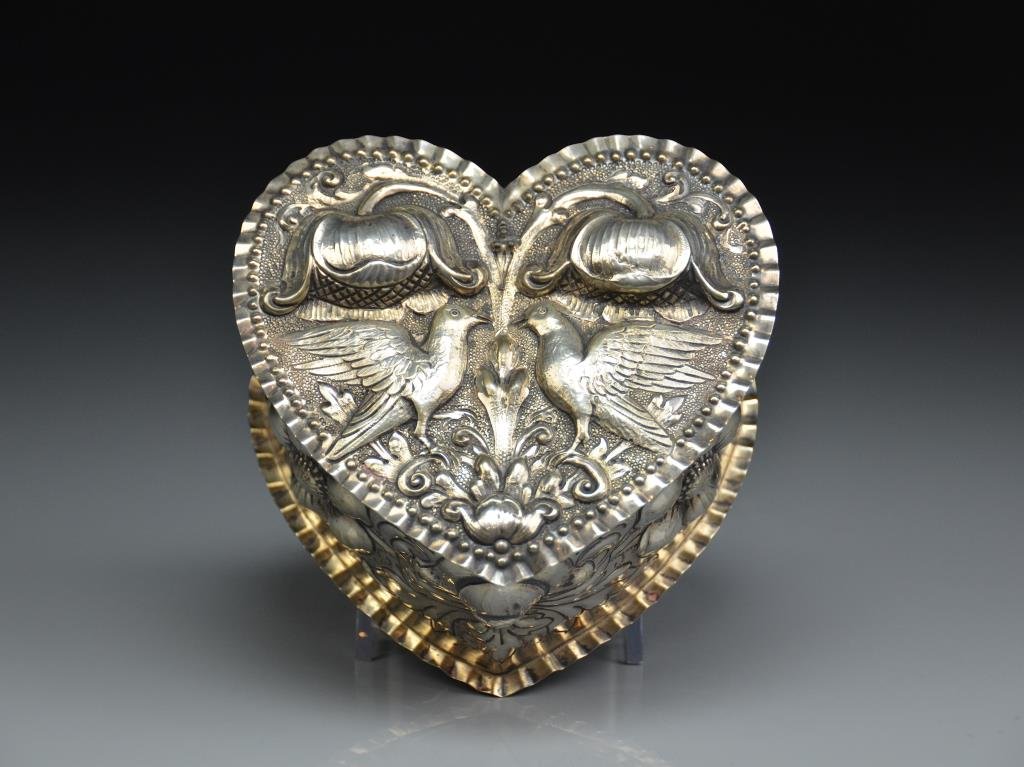 HANAU HEART SHAPED SILVER SILVER BOX (1 of 5)