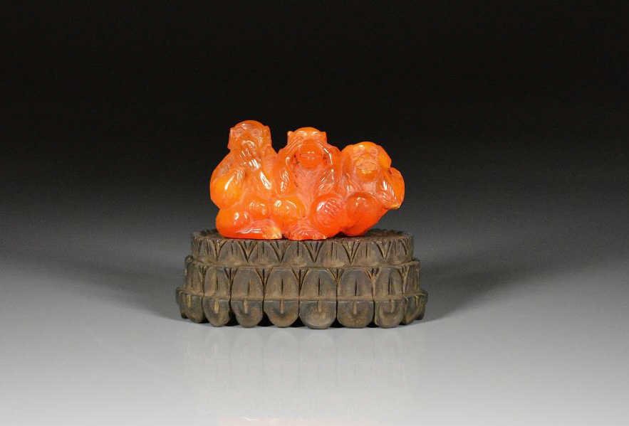 CARVED AMBER THREE WISE MONKEYS (1 of 8)
