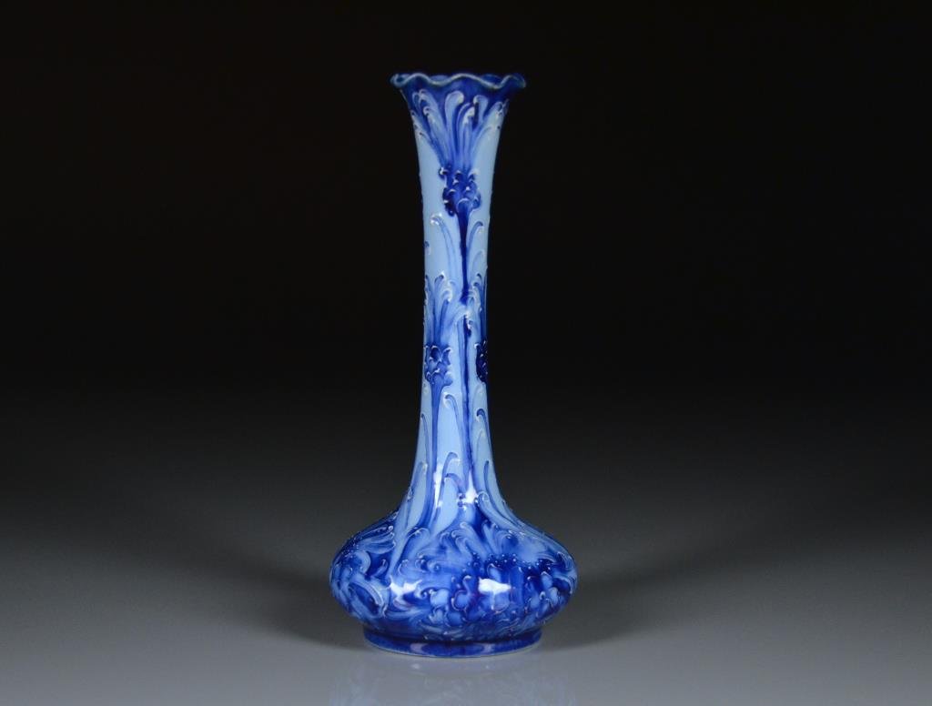 MOORCROFT MACINTYRE FLORIAN BUD VASE (1 of 3)