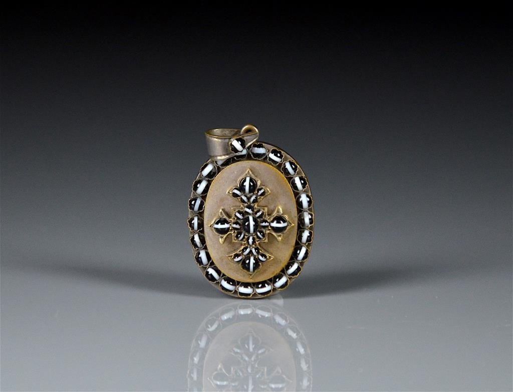 BANDED AGATE & SILVER PLATED MEMORIAL PENDANT (1 of 2)