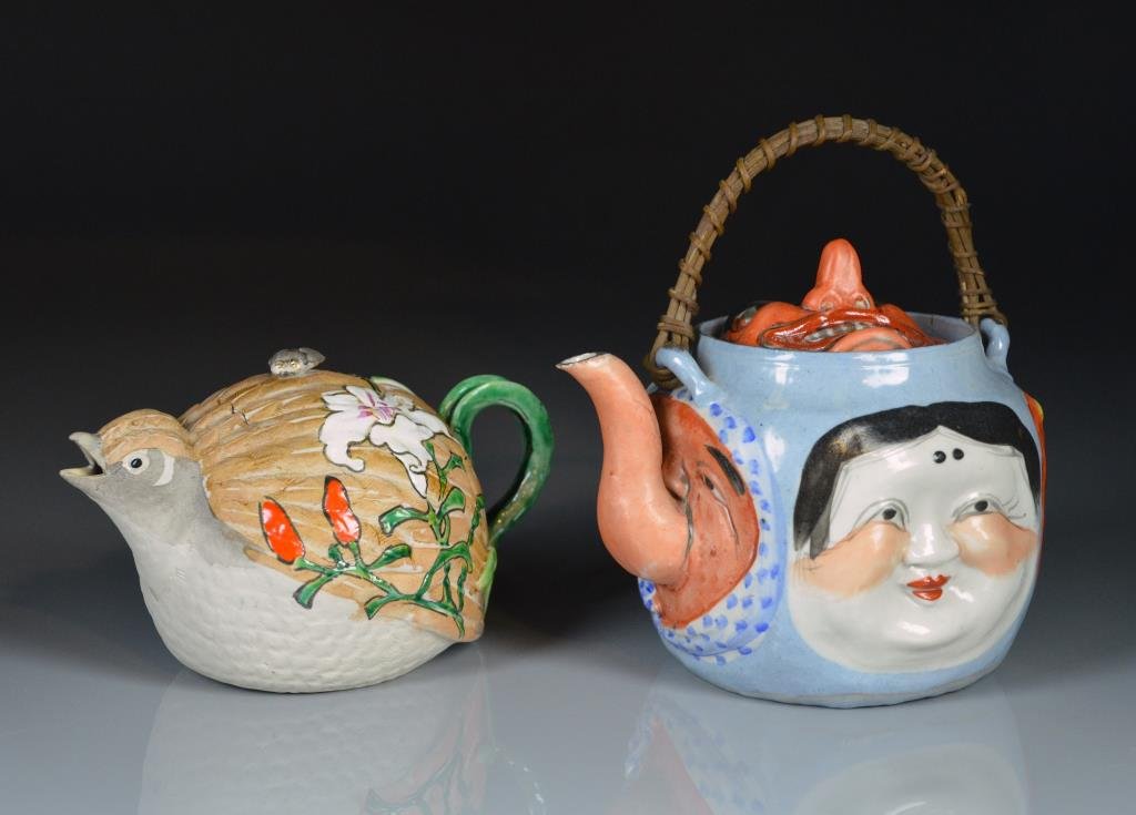 TWO JAPANESE BANKO WARE POTTERY TEAPOTS (1 of 8)